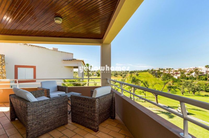 2-bedroom apartment overlooking the golf course near Lagoa/Carvoeiro